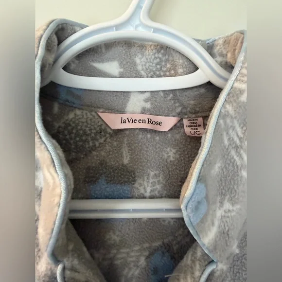 Holiday Patterned Pajamas Set - Picture 3 of 9